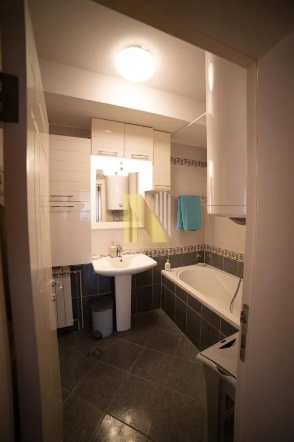 Prodaja, četvorosoban stan, 105m², Centar, Novi Sad
