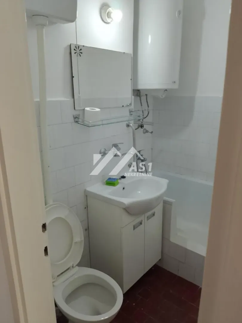 Izdavanje, dvosoban stan, 60m², Bulevar Oslobodjenja, Novi Sad Sve Podlokacije