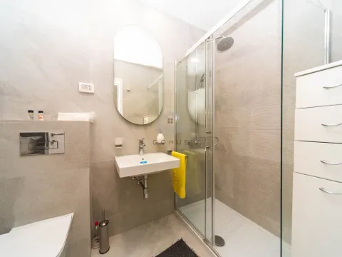 Izdavanje, jednosoban stan, 49m², Central Point, Podgorica - image 8