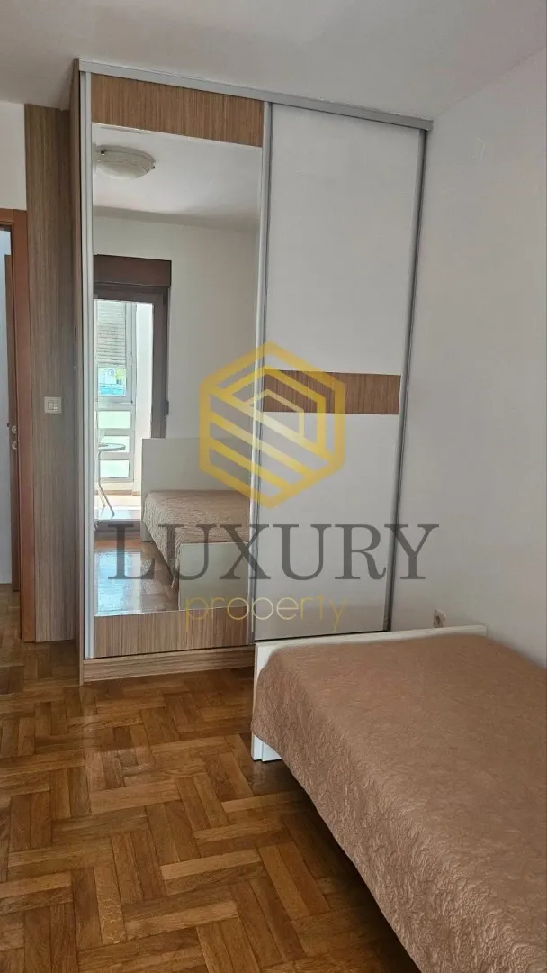Rent, two bedroom apartment, 70m², Pejton, Podgorica