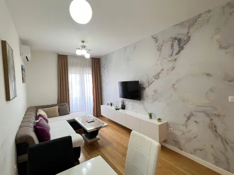 Prodaja, jednosoban stan, 40m², Central Point, Podgorica - image 1