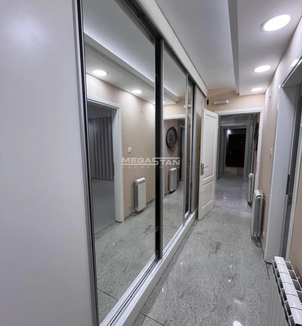 Rent, four bedroom apartment, 185m², Vračar Hram, Vračar Sve Podlokacije