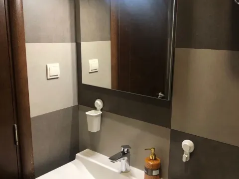 Izdavanje, jednosoban stan, 55m², Centar, Budva - image 7