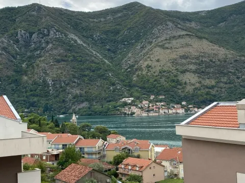 Sale, two bedroom apartment, 62m², Dobrota, Kotor - image 1