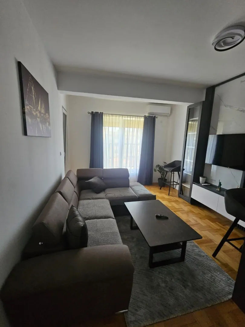 Izdavanje, jednosoban stan, 45m², Centar, Bar