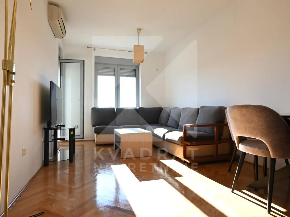 Izdavanje, dvosoban stan, 59m², Blok 6, Podgorica