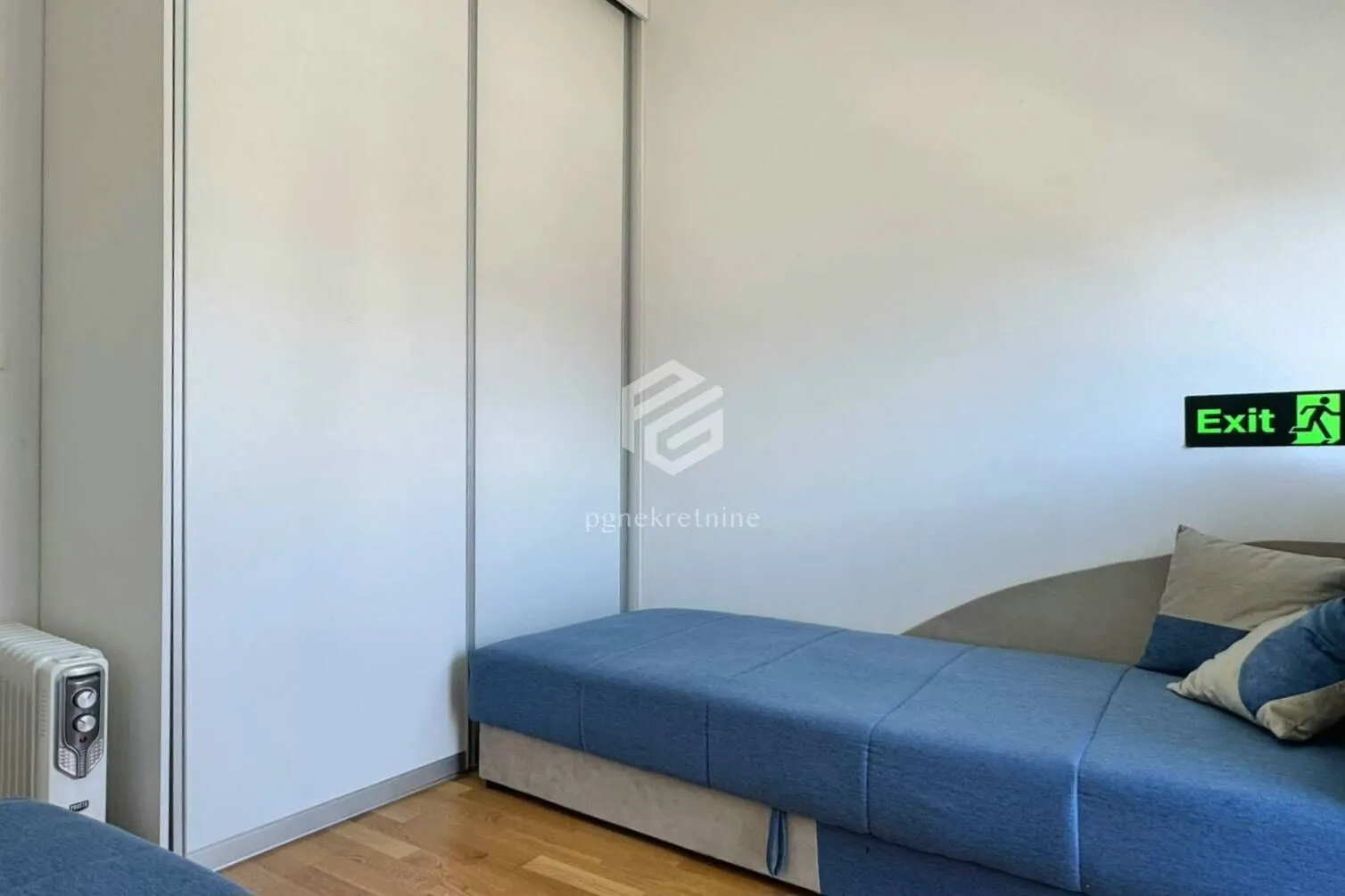Small bedroom with a bed and a built-in wardrobe.