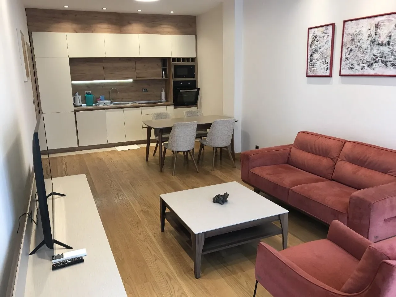 Izdavanje, dvosoban stan, 75m², Kod Capital Plaze, Podgorica