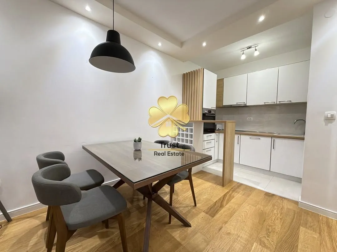 Izdavanje, dvosoban stan, 75m², Central Point, Podgorica