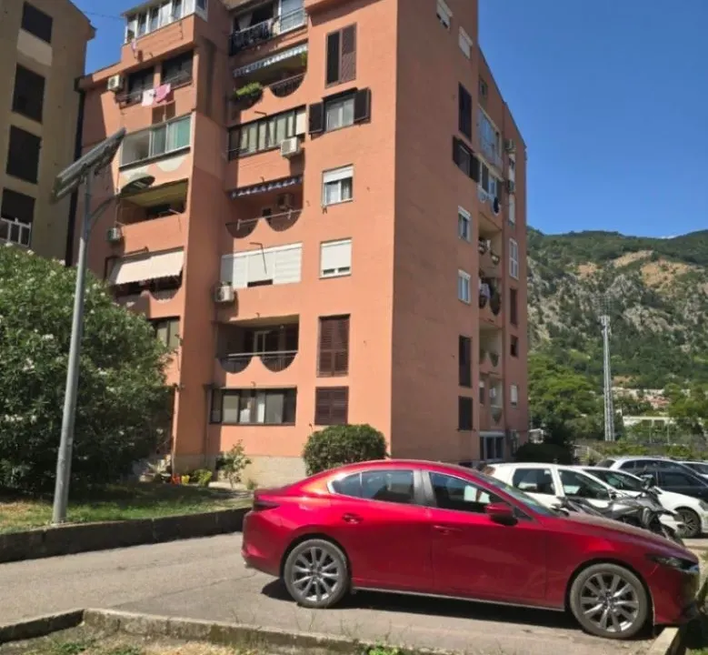 Prodaja, dvosoban stan, 45m², Škaljari, Kotor