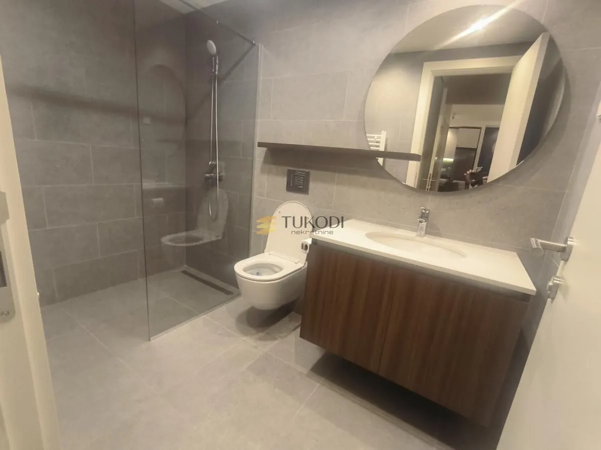 Izdavanje, dvosoban stan, 75m², Savski Venac, Beograd