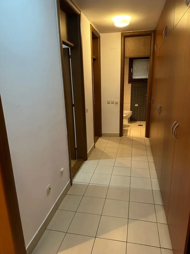 Izdavanje, trosoban stan, 110m², Centar, Bar