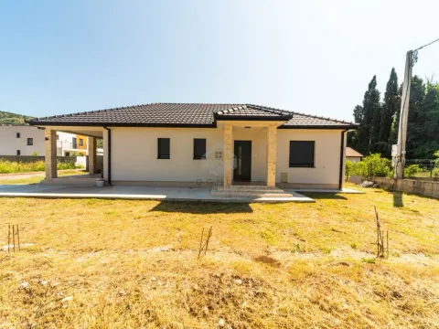 Prodaja, kuća, 130m², Tološi, Podgorica