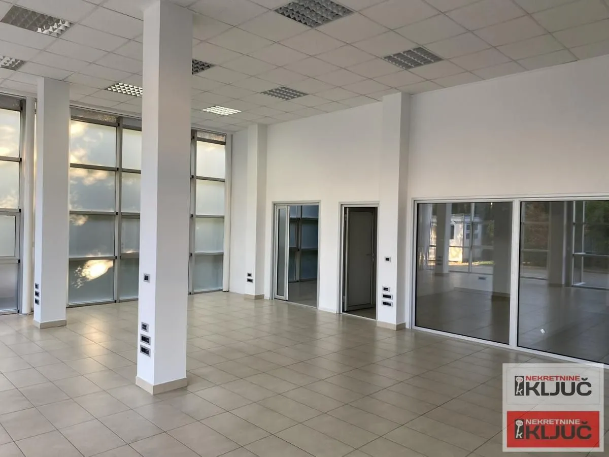 Rent, office space, 400m², Novo naselje, Novi Sad