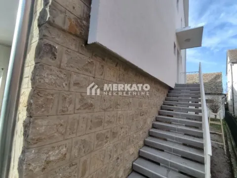 Prodaja, kuća, 222m², Centar, Zrenjanin - image 2