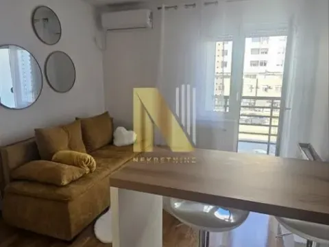 Stan in Bulevar Evrope