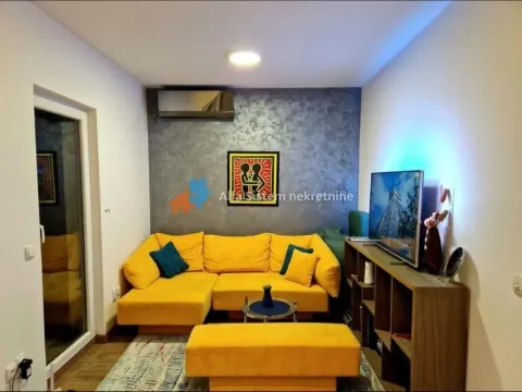 Izdavanje, dvosoban stan, 77m², Vukov Spomenik, Zvezdara Sve Podlokacije