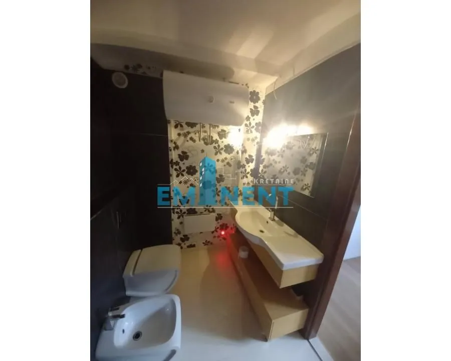 Rent, four bedroom apartment, 120m², Senjak, Beograd