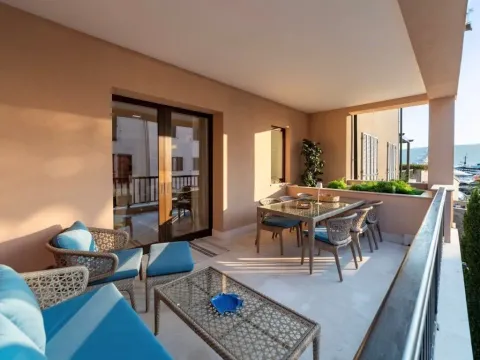 Sale, three bedroom apartment, 201m², Tivat, Crna Gora - image 14