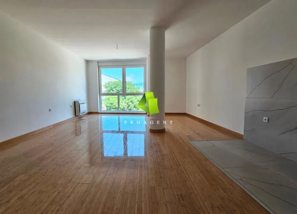 Prodaja, dvosoban stan, 69m², Pantelej, Niš