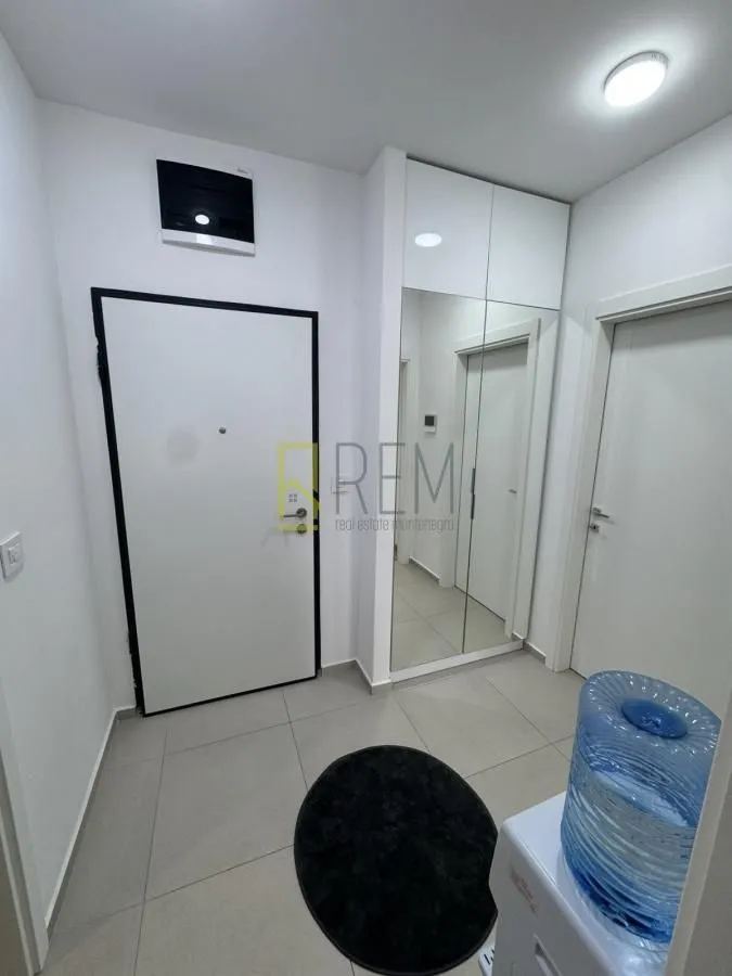 Izdavanje, dvosoban stan, 66m², Stari Aerodrom, Podgorica