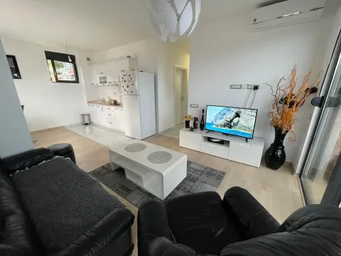 Izdavanje, dvosoban stan, 68m², Bečići, Budva - image 8