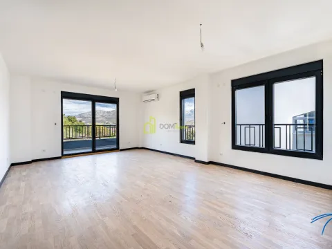 Prodaja, trosoban stan, 102m², Gorica C, Podgorica - image 2