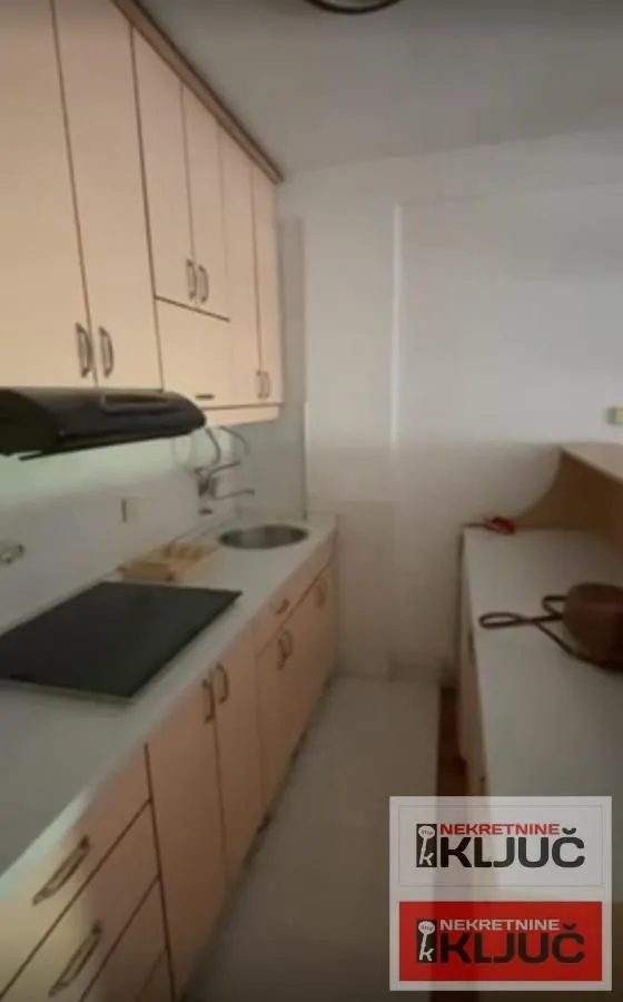 Izdavanje, garsonjera, 26m², Bulevar Oslobodjenja, Novi Sad Sve Podlokacije