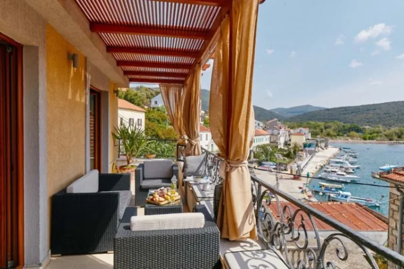 Izdavanje, kuća, 265m², Bigova, Kotor