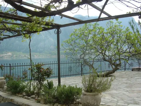 Prodaja, kuća, 168m², Prčanj, Kotor - image 9