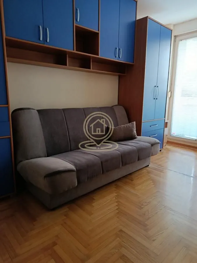 Izdavanje, trosoban stan, 73m², Centar, Novi Sad