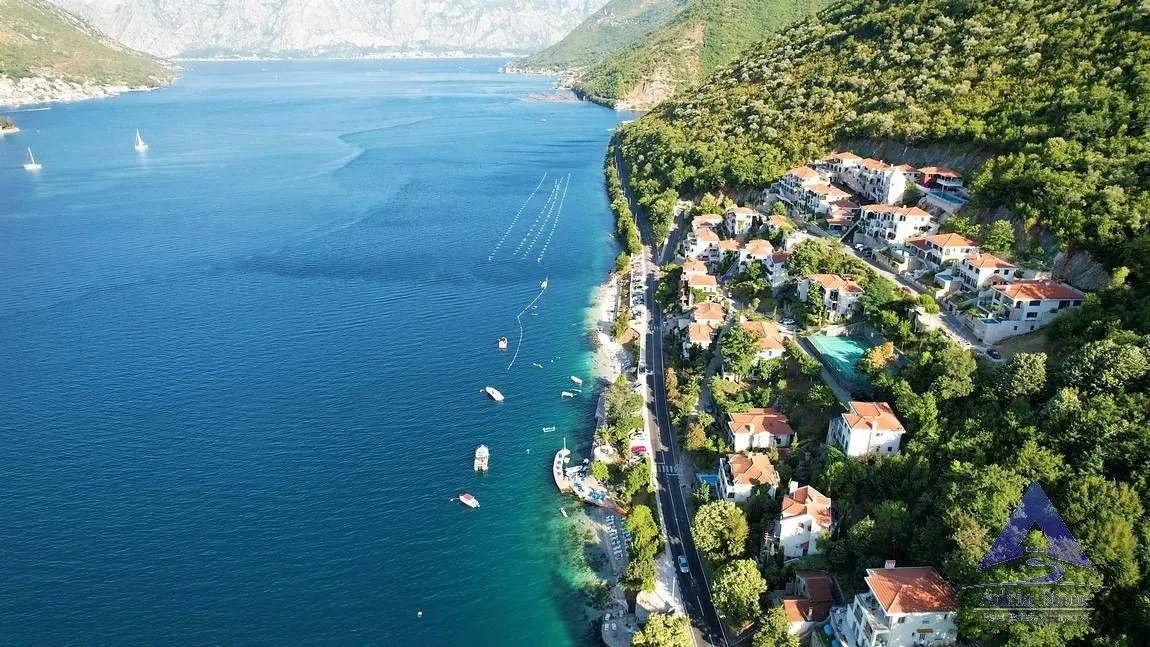 Prodaja, dvosoban stan, 103m², Kostanjica, Kotor