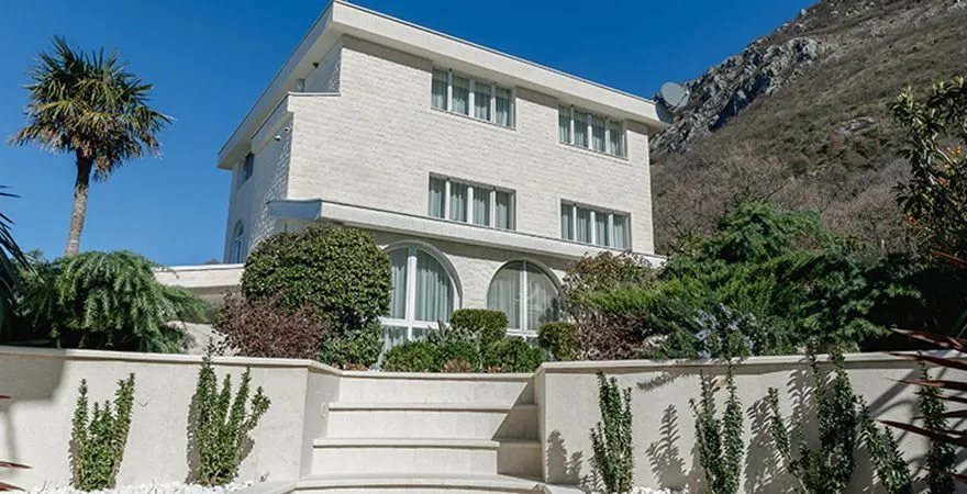 Prodaja, kuća, 410m², Blizikuće, Budva