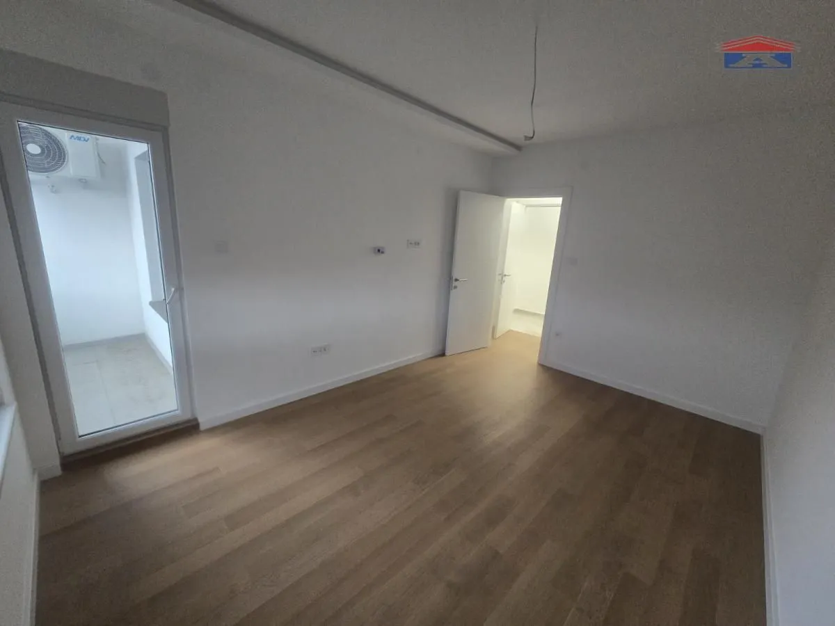 Prodaja, stan, 129m², Salajka, Novi Sad Sve Podlokacije