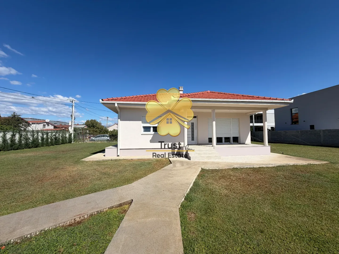 Ground floor house with landscaped yard and pathway.