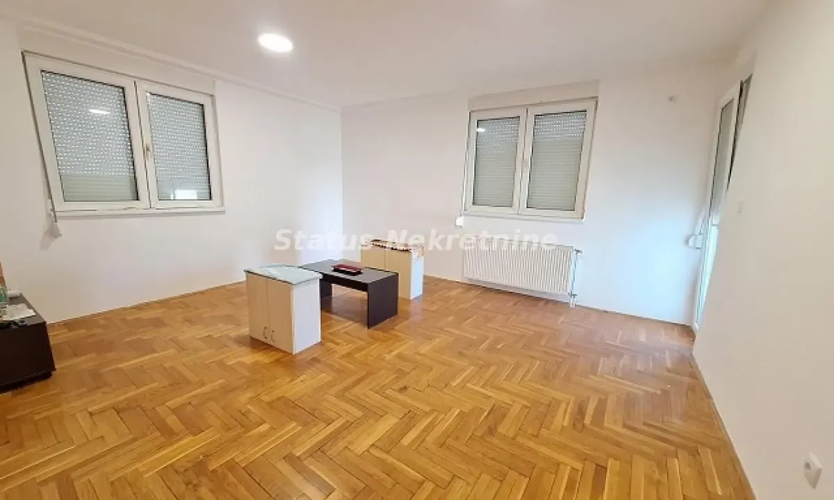 Izdavanje, trosoban stan, 65m², Centar, Novi Sad