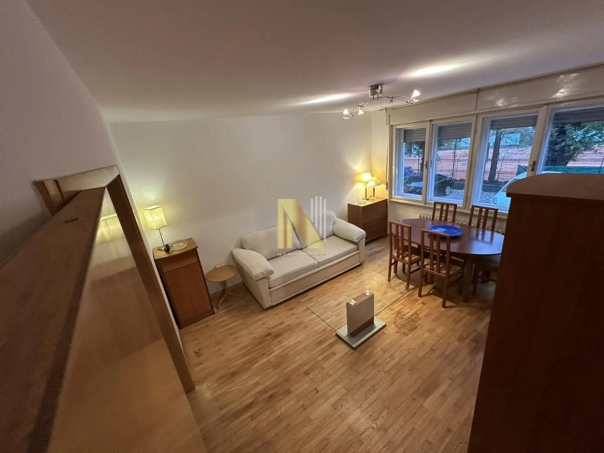 Izdavanje, dvosoban stan, 59m², Stari grad, Novi Sad