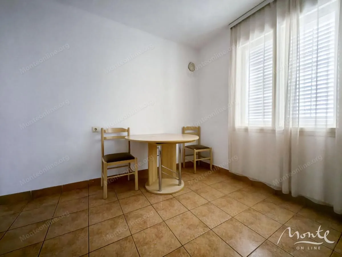 Prodaja, kuća, 180m², Tološi, Podgorica