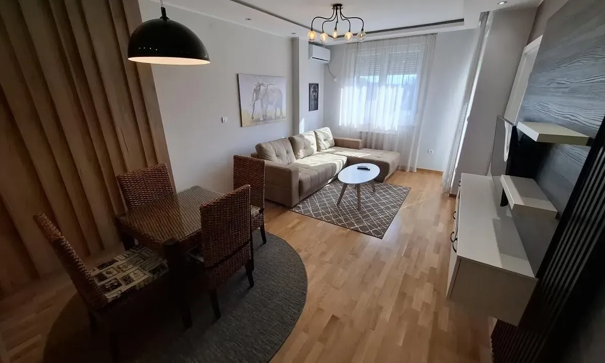 Izdavanje, jednosoban stan, 41m², Salajka, Novi Sad Sve Podlokacije