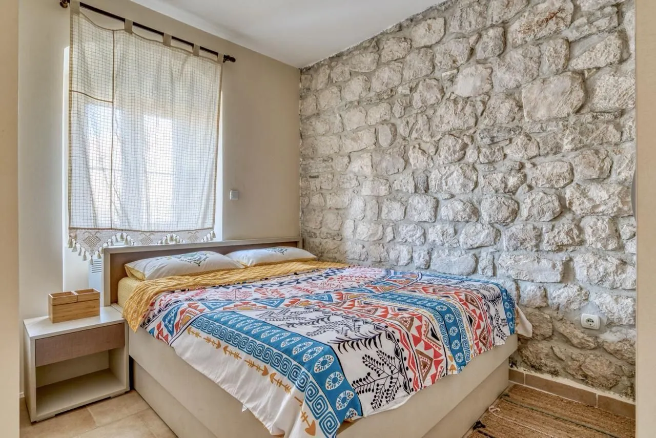 Izdavanje, kuća, 745m², Prčanj, Kotor