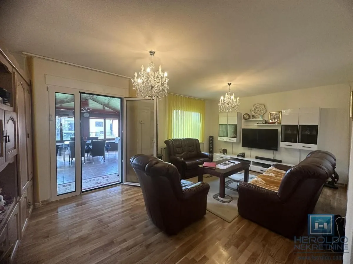 Prodaja, kuća, 300m², Ćuprija, Srbija