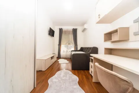 Izdavanje, dvosoban stan, 75m², Master Kvart, Podgorica - image 5