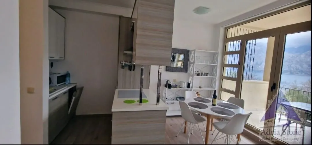 Prodaja, dvosoban stan, 82m², Prčanj, Kotor