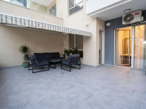 Sale, one bedroom apartment, 49m², Bečići, Budva - image 3