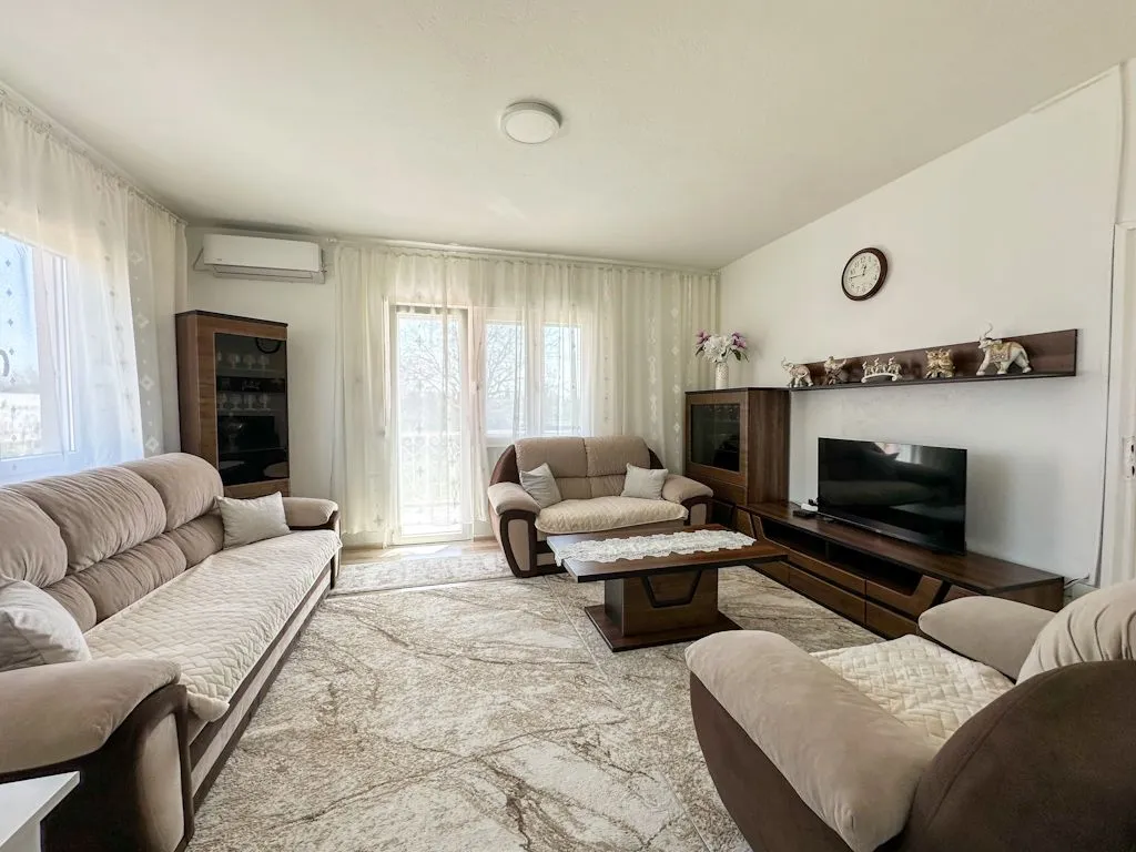 Izdavanje, kuća, 104m², Tološi, Podgorica