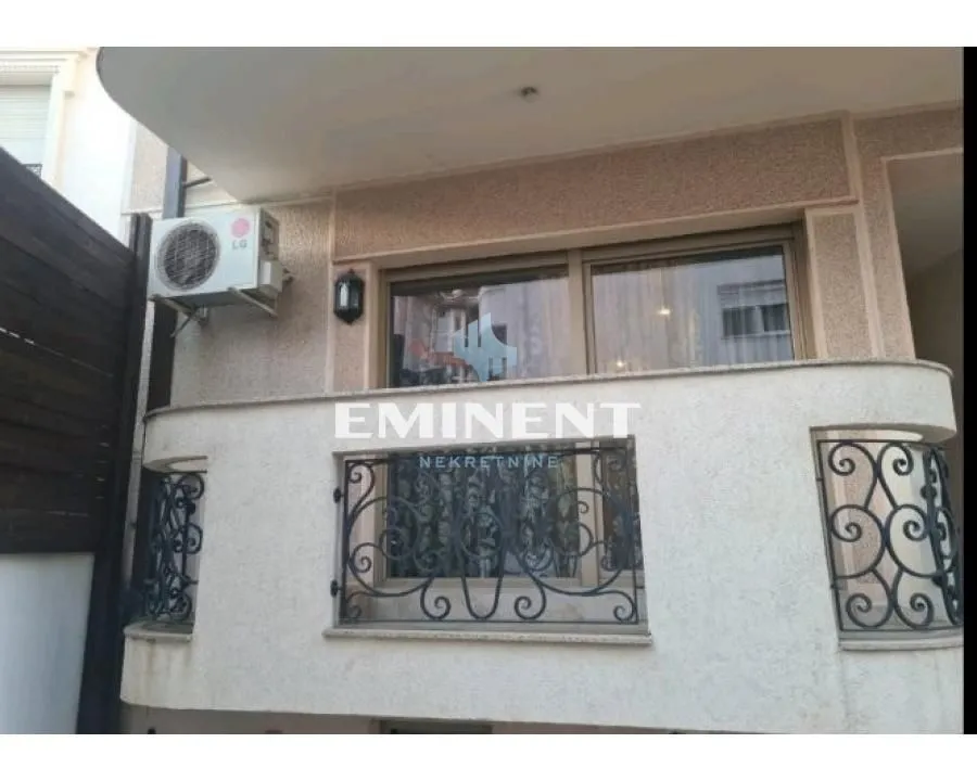 Izdavanje, dvosoban stan, 50m², Vračar Hram, Vračar Sve Podlokacije