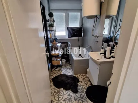 Sale, two bedroom apartment, 53m², Kalenić Pijaca, Vračar Sve Podlokacije - image 2