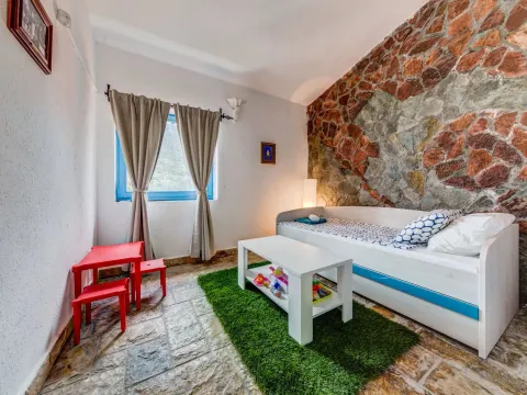 Izdavanje, kuća, 200m², Kotor, Crna Gora - image 16
