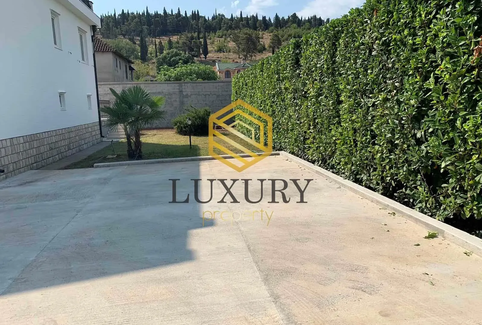 Rent, house, 406m², Pod Goricom, Podgorica