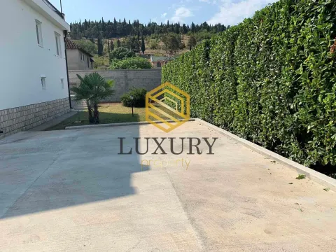 Izdavanje, kuća, 406m², Pod Goricom, Podgorica - image 6